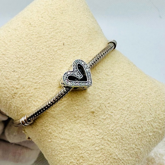 EUC Pandora 798692C01 Sterling Silver Sparkling Freehand Heart Charm w/ Clear CZ - Picture 5 of 16